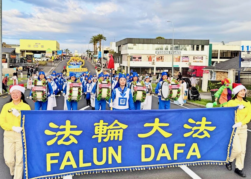 Image for article Nowa Zelandia: Falun Dafa chwalone na paradach bożonarodzeniowych