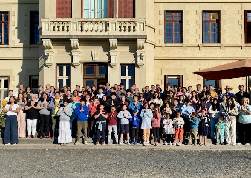 Image for article Francja: Uczestnicy obozu uczą się i rozwijają w sprzyjającym środowisku Prawdy, Życzliwości i Cierpliwości