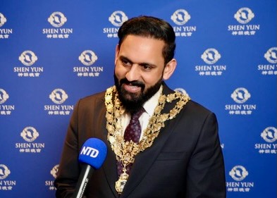 Image for article Wielka Brytania: Burmistrzowie pod wrażeniem wysokiego poziomu artystycznego Shen Yun