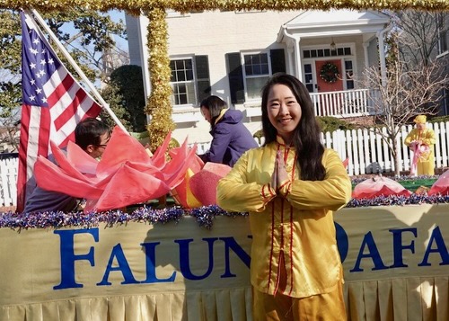 Image for article Praktykujący biorą udział w paradzie z okazji urodzin George'a Washingtona w Wirginii
