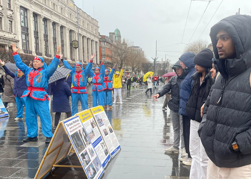 Image for article Irlandia: Ludzie dowiadują się o Falun Dafa podczas wydarzenia w Dublinie