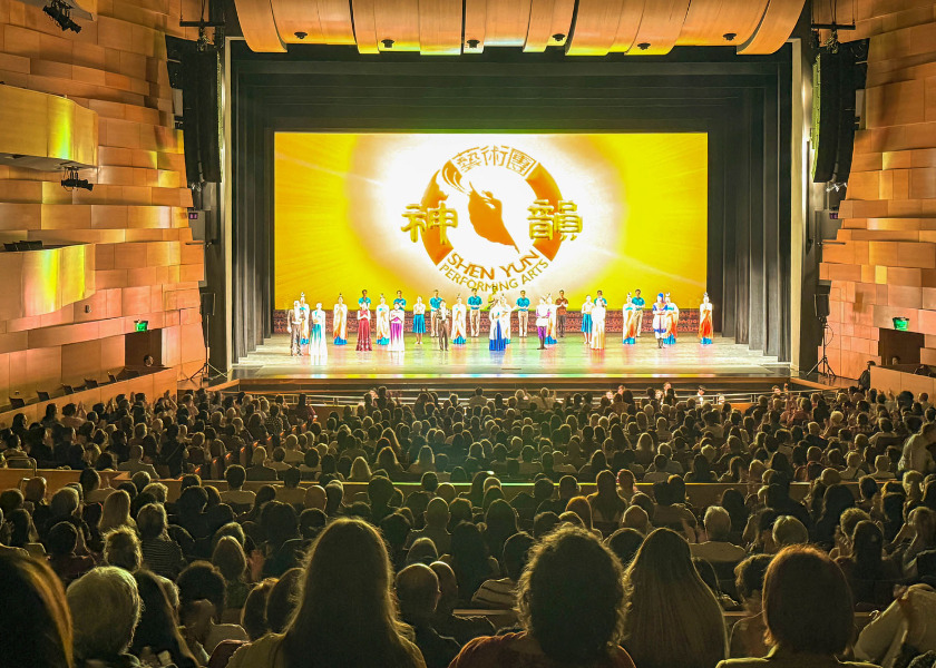 Image for article Widzowie chińskiego pochodzenia cenią Shen Yun: „Odkryli duszę tradycyjnej chińskiej kultury”