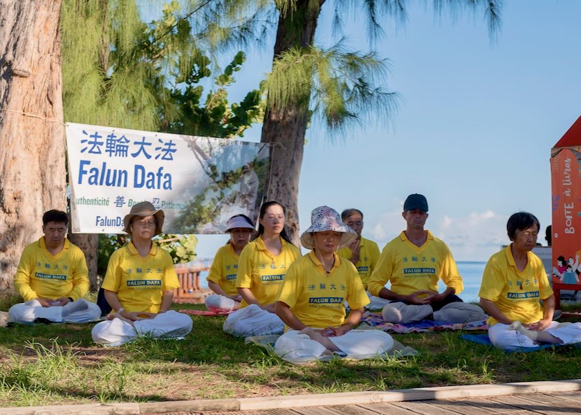 Image for article Reunion, Francja: Falun Dafa przedstawione lokalnym mieszkańcom i turystom