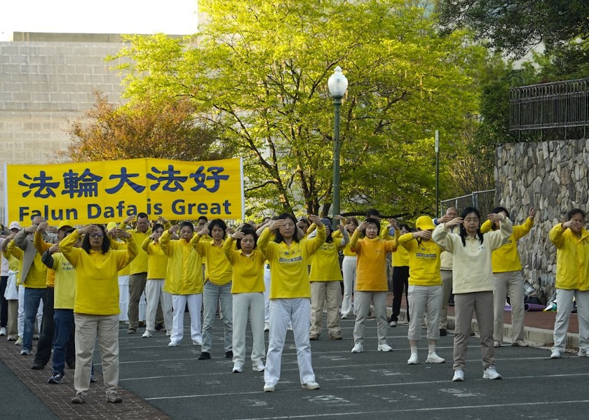 Image for article Ustawodawcy z obu partii w Waszyngtonie zabierają głos, aby upamiętnić apel z 25 kwietnia