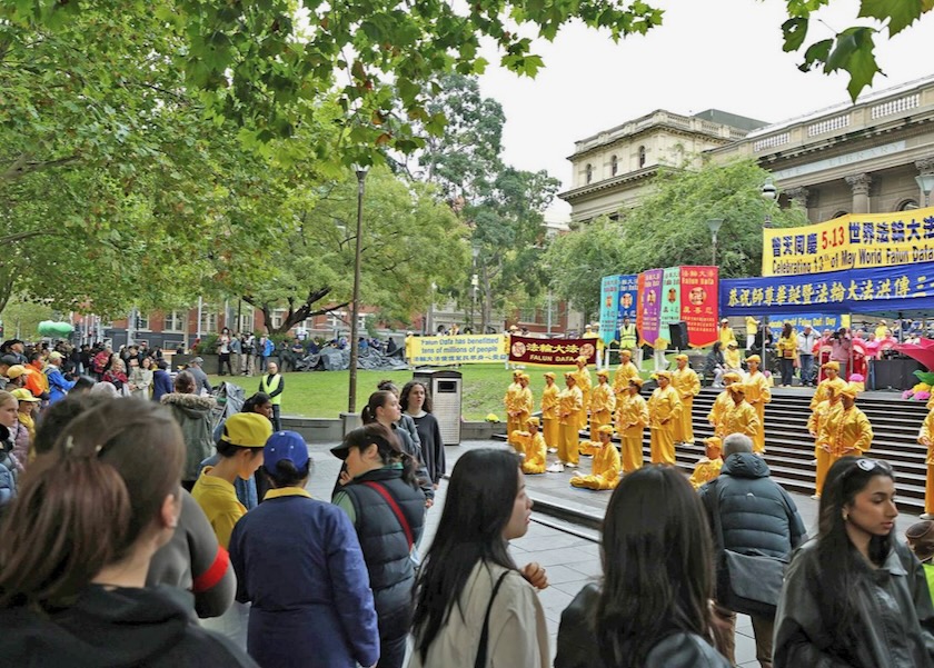 Image for article Mieszkańcy Melbourne wyrażają uznanie dla zasad Prawdy, Życzliwości i Cierpliwości podczas obchodów Światowego Dnia Falun Dafa