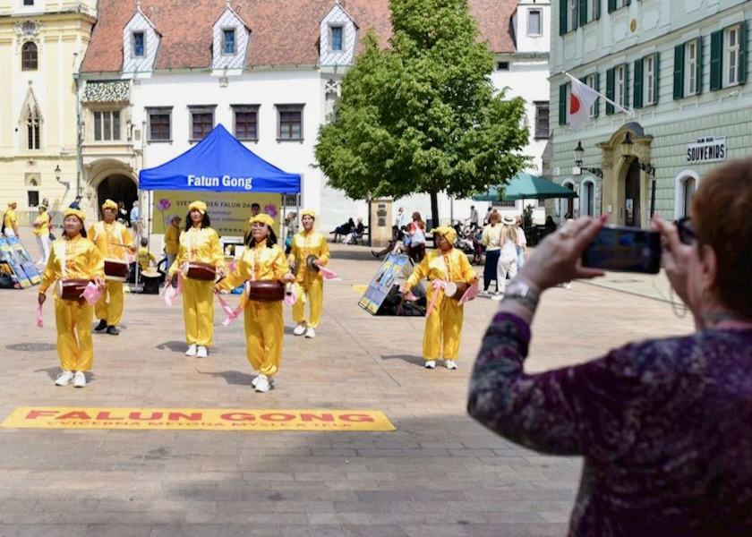 Image for article Słowacja: Obchody Światowego Dnia Falun Dafa w Bratysławie