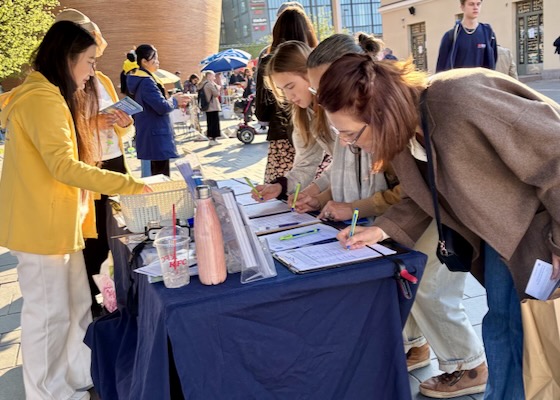 Image for article Finlandia: Falun Dafa spotkało się z ciepłym przyjęciem podczas festiwalu World Village