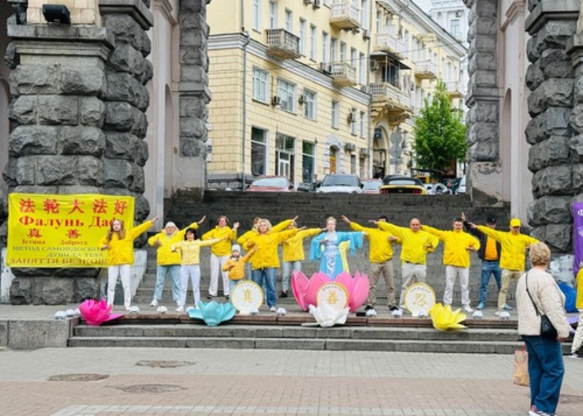 Image for article Ukraińscy praktykujący świętują Światowy Dzień Falun Dafa w Kijowie