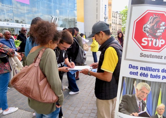 Image for article Ludzie chwalą Falun Dafa na wydarzeniu w Paryżu