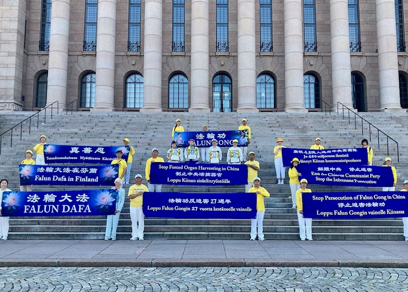 Image for article Finlandia: Mieszkańcy Helsinek wspierają Falun Gong i potępiają 27-letnie prześladowania w Chinach
