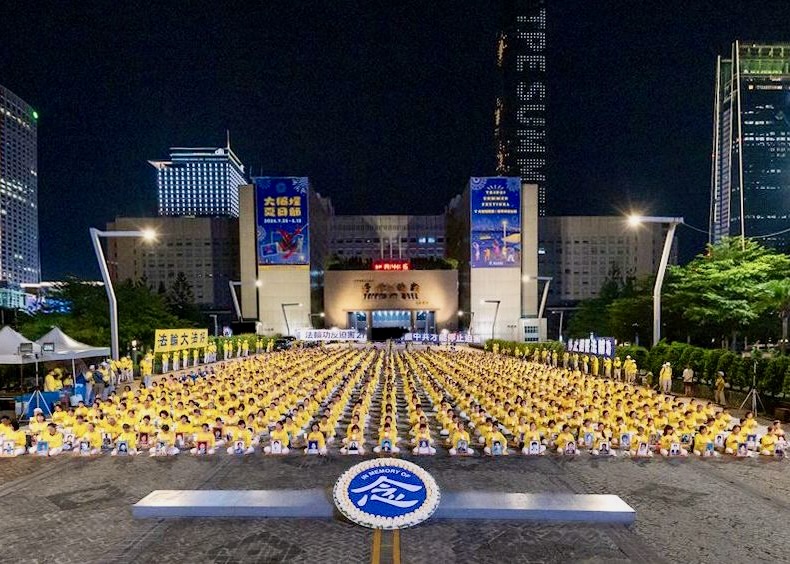 Image for article Tajpej, Tajwan: Ludzie z różnych środowisk sprzeciwiają się prześladowaniom Falun Gong przez KPCh podczas czuwania przy świecach