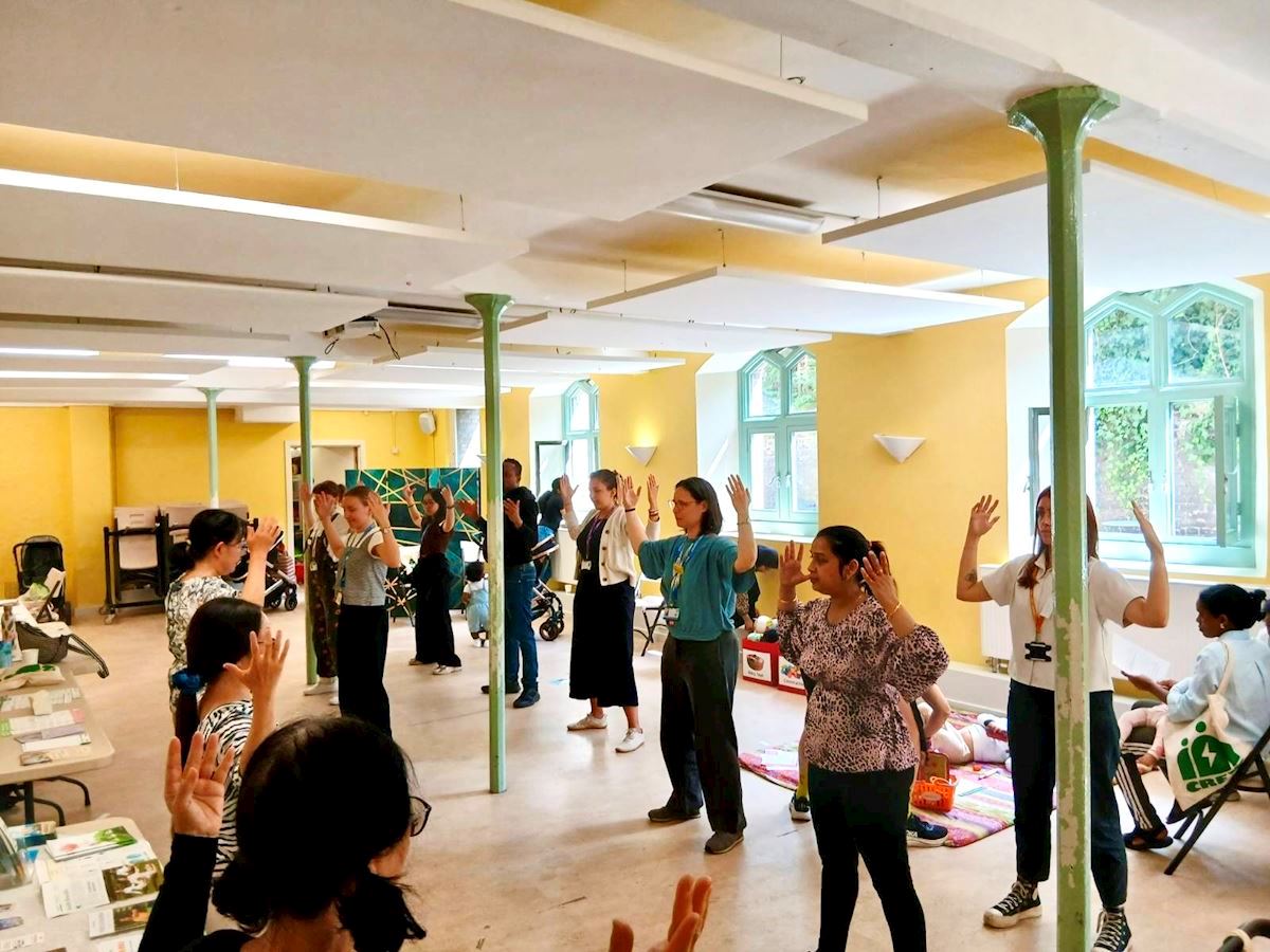 Image for article Przedstawiamy Falun Dafa na Forum Sąsiedzkim w Wielkiej Brytanii