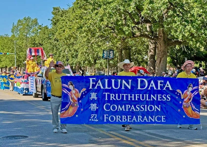 Image for article Teksas: Widzowie na Paradzie z okazji Dnia Niepodległości w Arlington doceniają kontyngent Falun Dafa