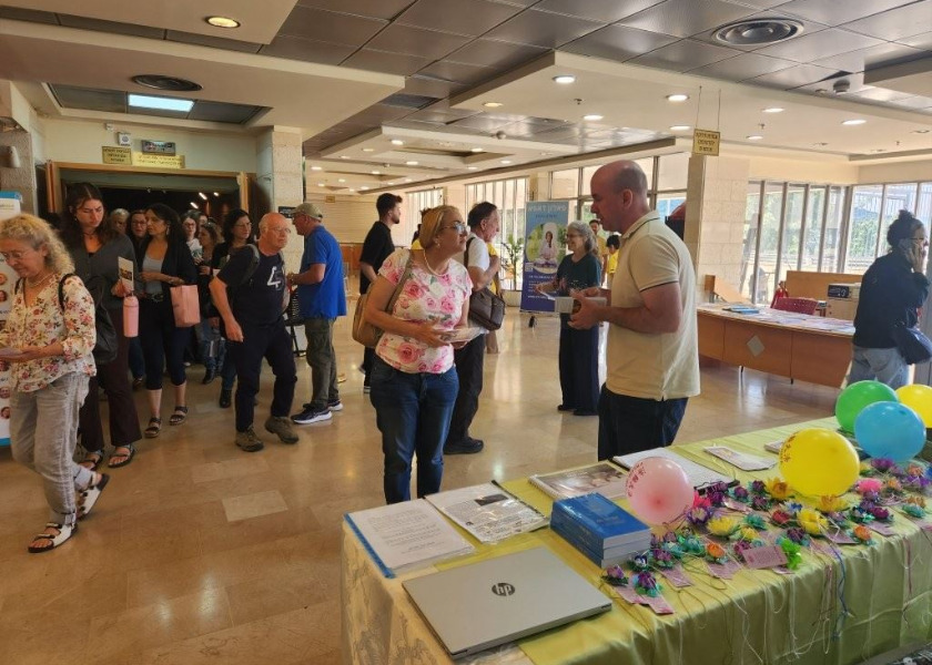 Image for article Izrael: Praktykujący Falun Dafa przedstawiają medytację jako element zdrowego stylu życia na targach EatWell