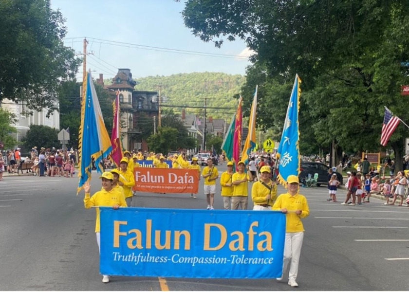 Image for article Praktykujący Falun Dafa zostali ciepło przyjęci podczas obchodów Dnia Niepodległości w stanie Vermont