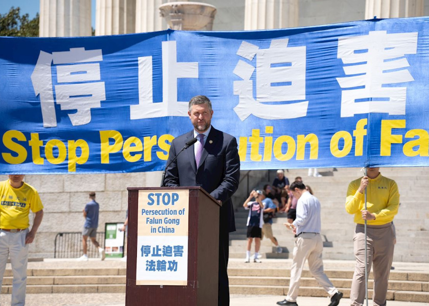 Image for article Waszyngton: Wiec pod Pomnikiem Lincolna wzywa do zaprzestania prześladowań Falun Gong przez KPCh