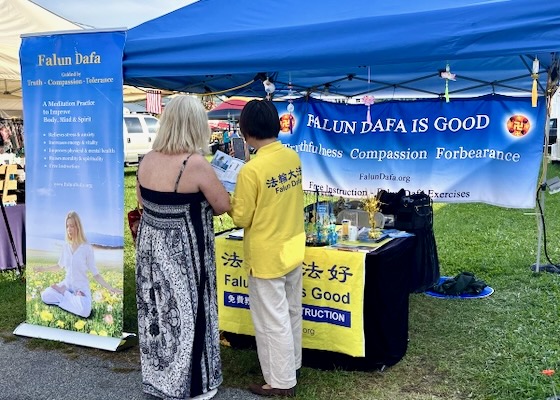 Image for article Ludzie dowiedzieli się o Falun Dafa na dwóch targach w New Jersey