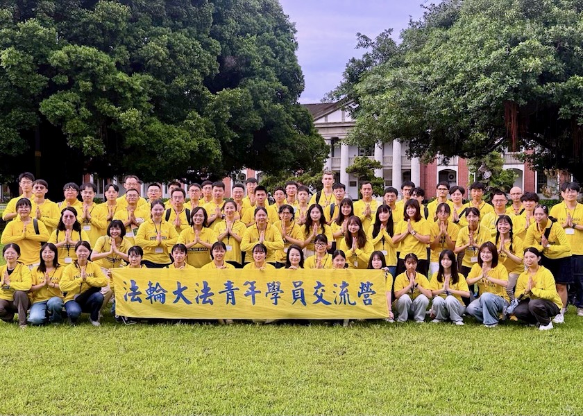 Image for article Tainan, Tajwan: Młodzi praktykujący wzajemnie się wspierają podczas letniego obozu