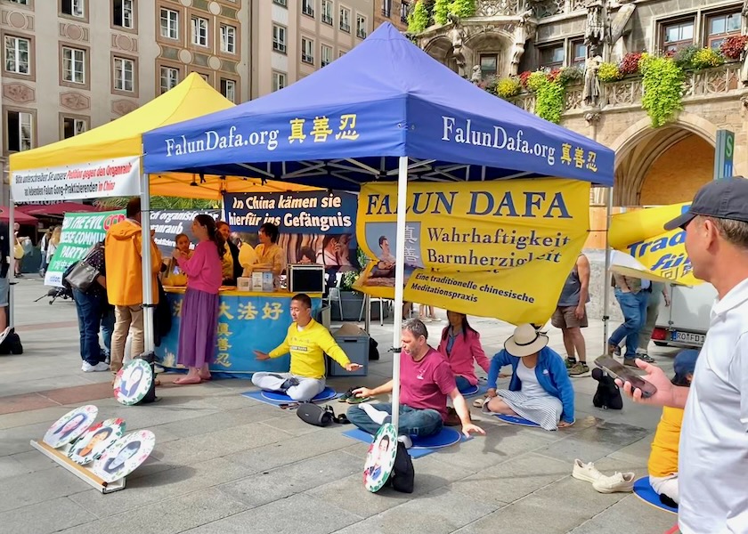 Image for article Niemcy: Ludzie chwalą Falun Gong i potępiają prześladowania podczas wydarzenia w Monachium