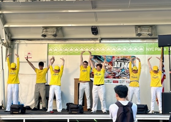 Image for article Manhattan, Nowy Jork: Poznawanie Falun Dafa podczas akcji „National Night Out”
