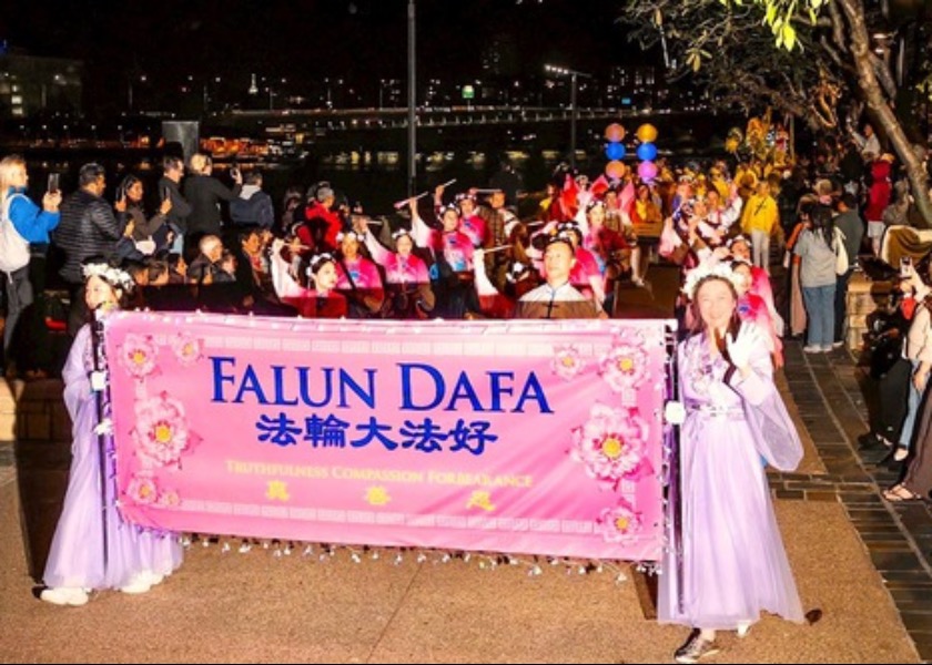 Image for article Brisbane, Australia: Falun Dafa z entuzjazmem przyjęte podczas Parady Świecących Latarni