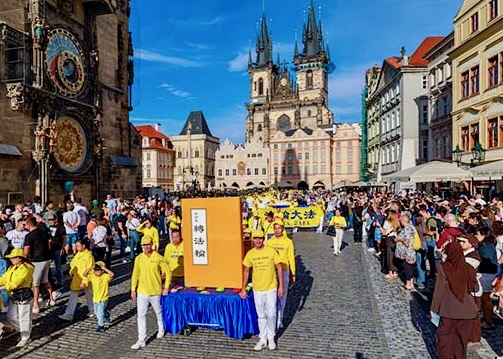 Image for article Praga: Turyści doceniają informacje o Falun Dafa
