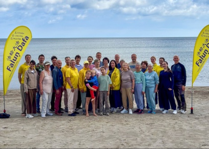 Image for article Praktykujący Falun Dafa zastanawiają się nad swoją kultywacją podczas letniego wyjazdu na Łotwie