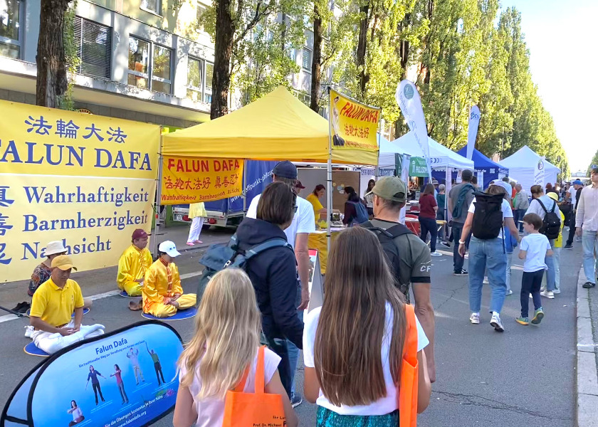 Image for article „Podpisałam z głębi serca” – uczestnicy monachijskiego festiwalu wyrażają poparcie dla Falun Gong