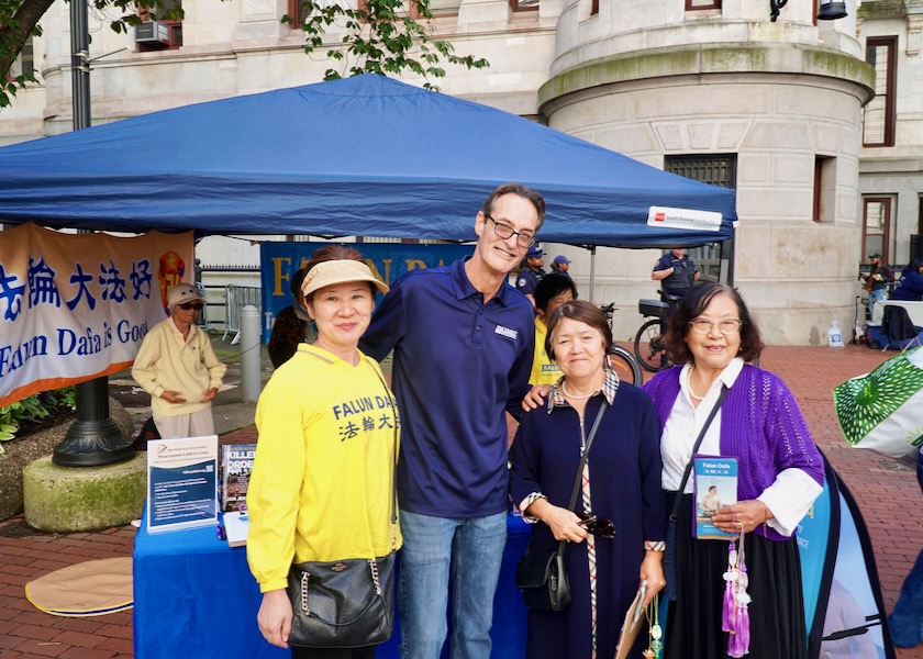 Image for article Radny miasta Filadelfii wspiera Falun Gong na targach zdrowia