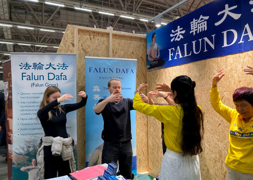 Image for article Helsinki, Finlandia: Prezentacja Falun Dafa na Festiwalu Wellness